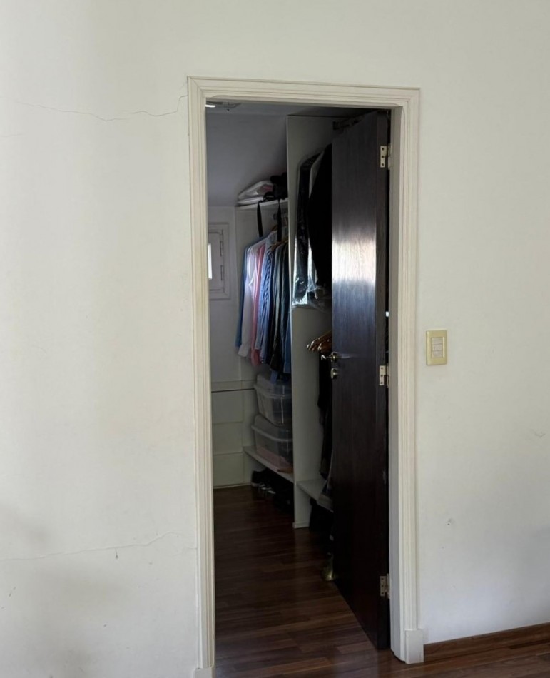 Alquiler - Viamonte 3431 - Excelente chalet de 4 ambientes con parque y garaje p/2 autos