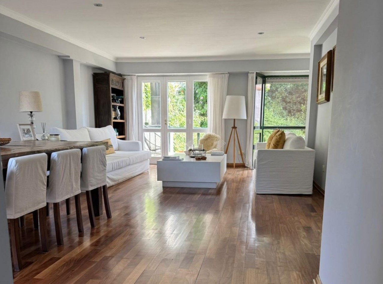 Alquiler - Viamonte 3431 - Excelente chalet de 4 ambientes con parque y garaje p/2 autos