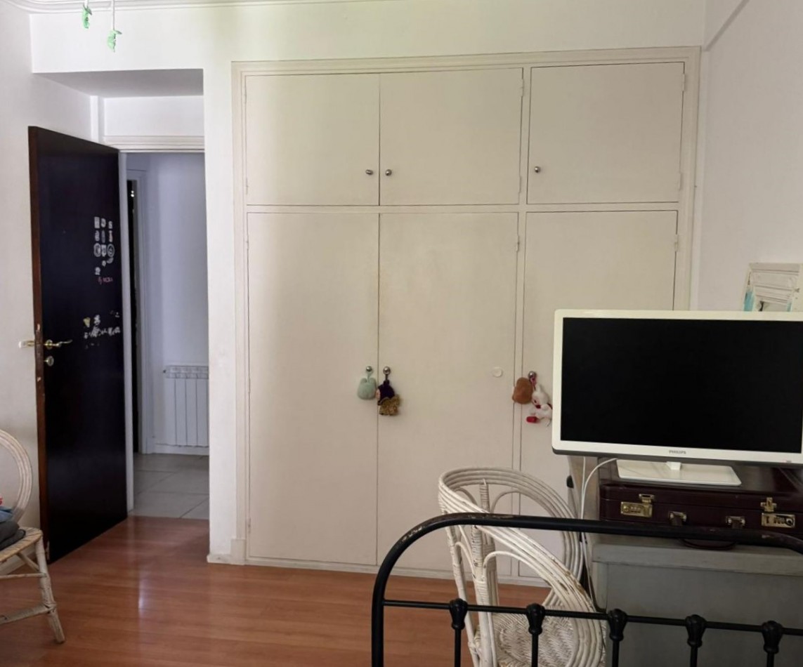 Alquiler - Viamonte 3431 - Excelente chalet de 4 ambientes con parque y garaje p/2 autos