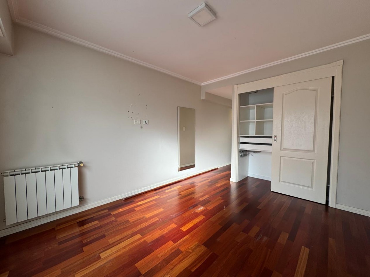 Alquiler - Hipolito Yrigoyen 2861 - Edif. Delfi VI - Departamento 2 ambientes a la calle con cochera