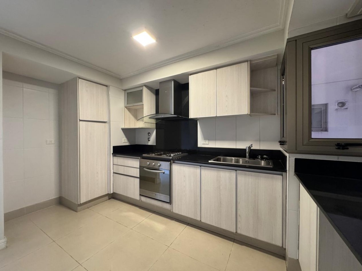 Alquiler - Hipolito Yrigoyen 2861 - Edif. Delfi VI - Departamento 2 ambientes a la calle con cochera