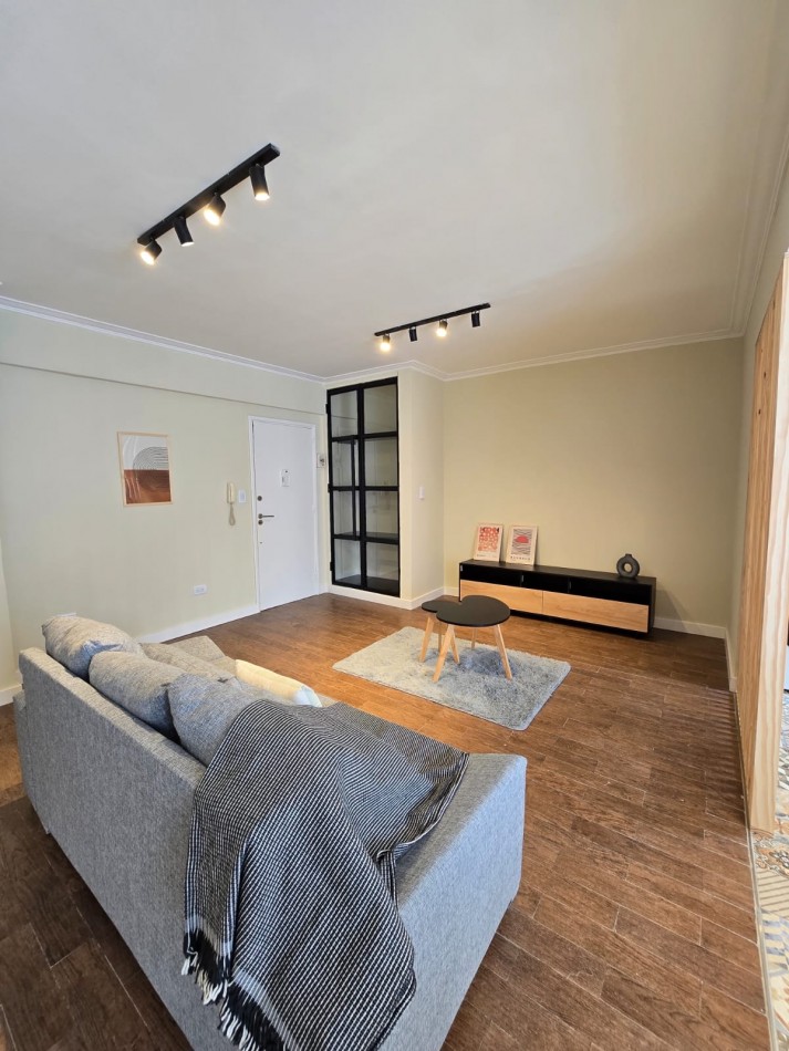 Belgrano 2350 - Departamento 2 ambientes con balcon a la calle, reciclado y amoblado