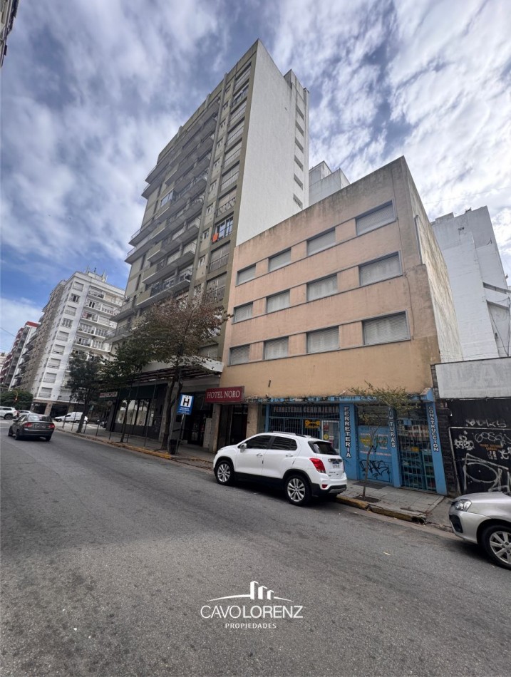Corrientes 2177 - Venta de Hotel de 33 habitaciones + Local Comercial