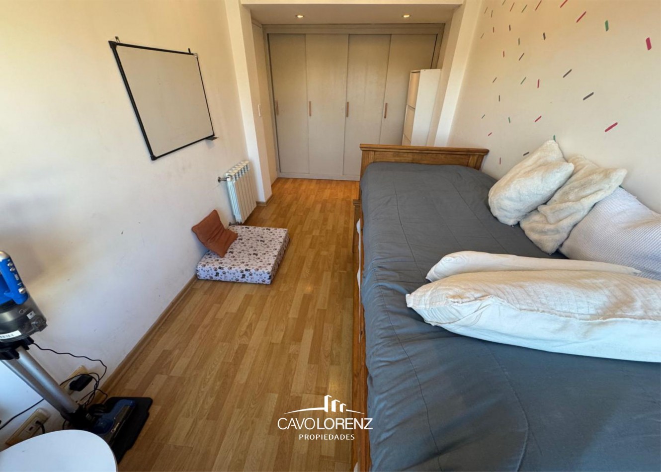 San Lorenzo 2434 - Impecable dep. tres ambientes con cochera 