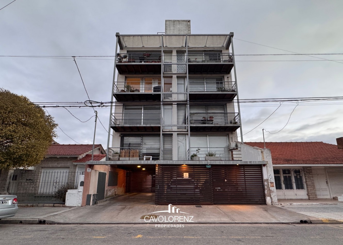 San Lorenzo 2434 - Impecable dep. tres ambientes con cochera 