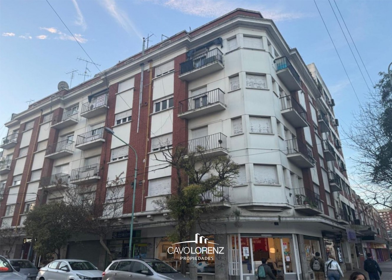 Independencia 2383-Departamento de dos ambientes a la calle con balcon, parcialmente reciclado 