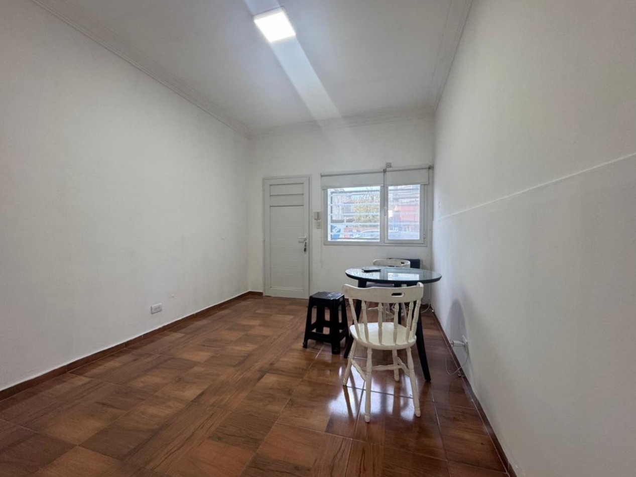 Alquiler - Victoriano Montes 2584 - Vivienda de 3 ambientes con patio en muy buen estado