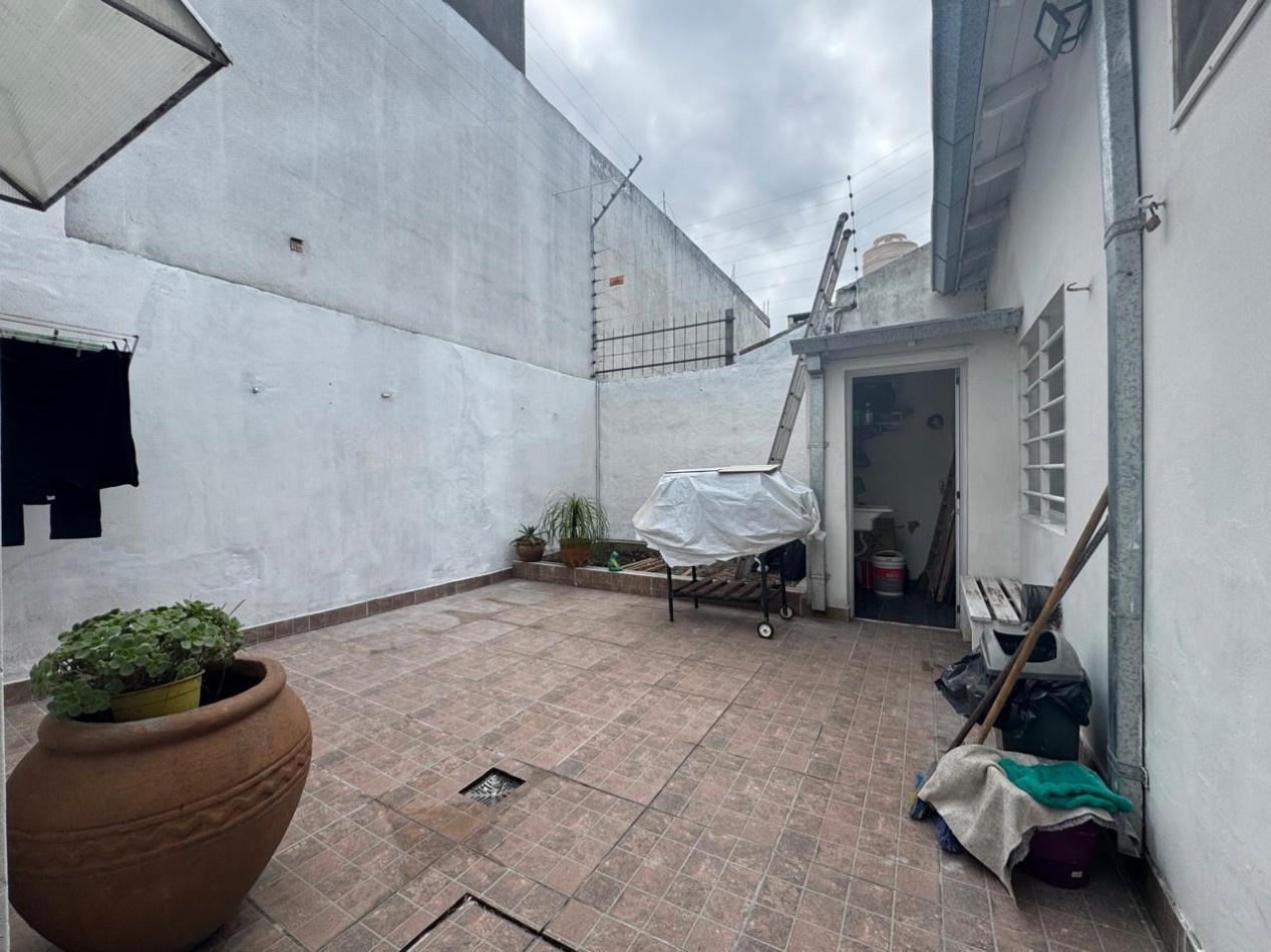 Alquiler - Victoriano Montes 2584 - Vivienda de 3 ambientes con patio en muy buen estado
