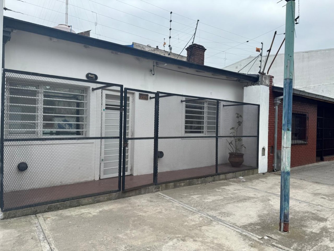 Alquiler - Victoriano Montes 2584 - Vivienda de 3 ambientes con patio en muy buen estado