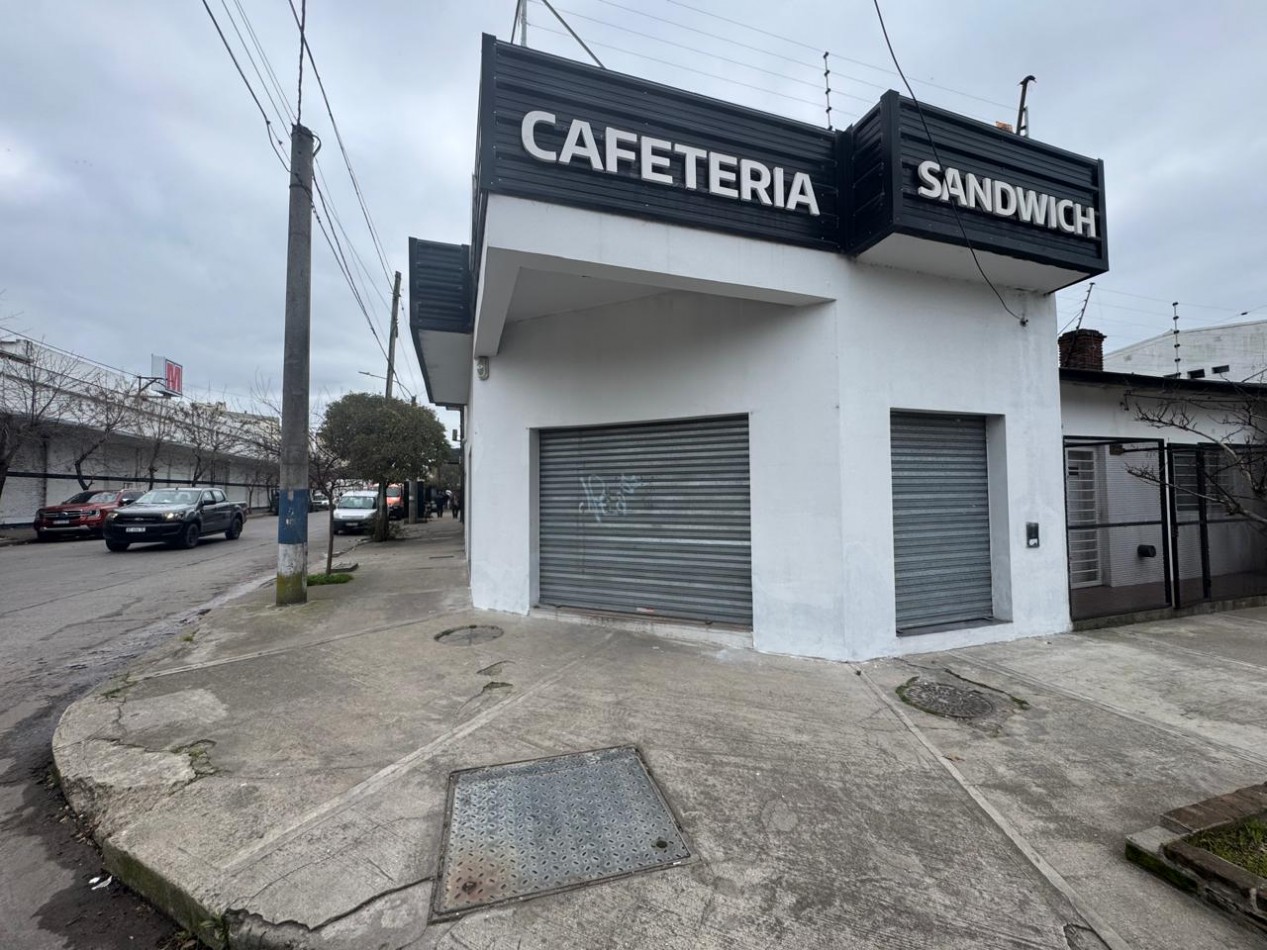 Alquiler - Victoriano Montes esq. Alberti - Local comercial de 27 m2