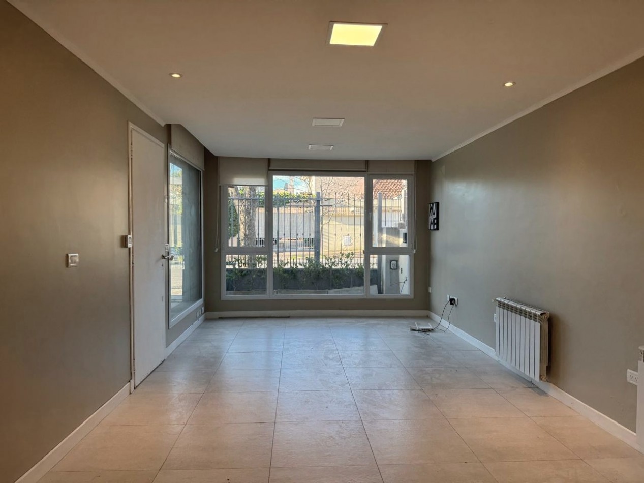 Alquiler - Alvarado 980 - Chalet 3 amb. con entrada de auto - reciclado! Vivienda o profesional