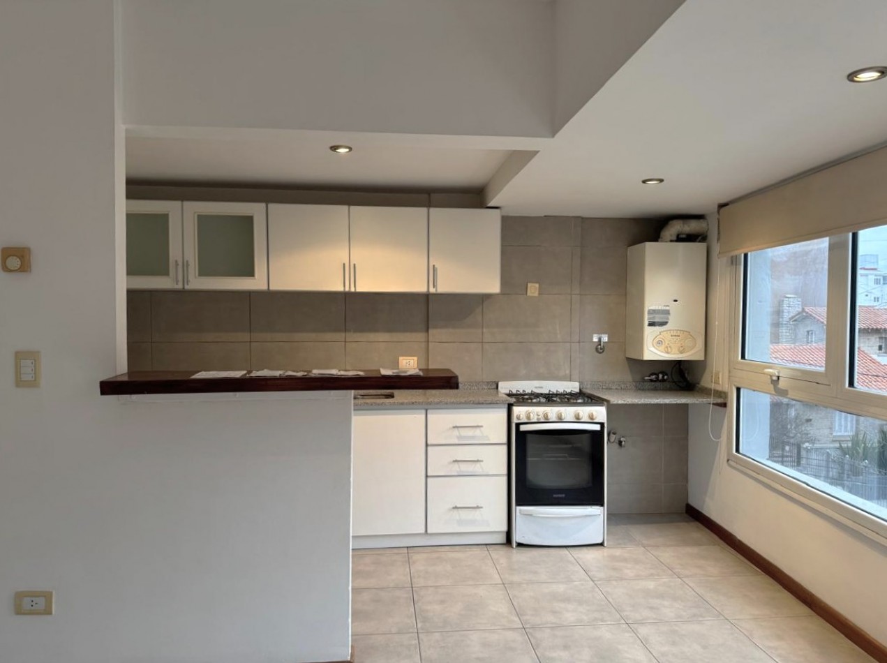Zona Aldrey - Las Heras 2960 - Alquiler Ambiente y medio, dividido - A la calle