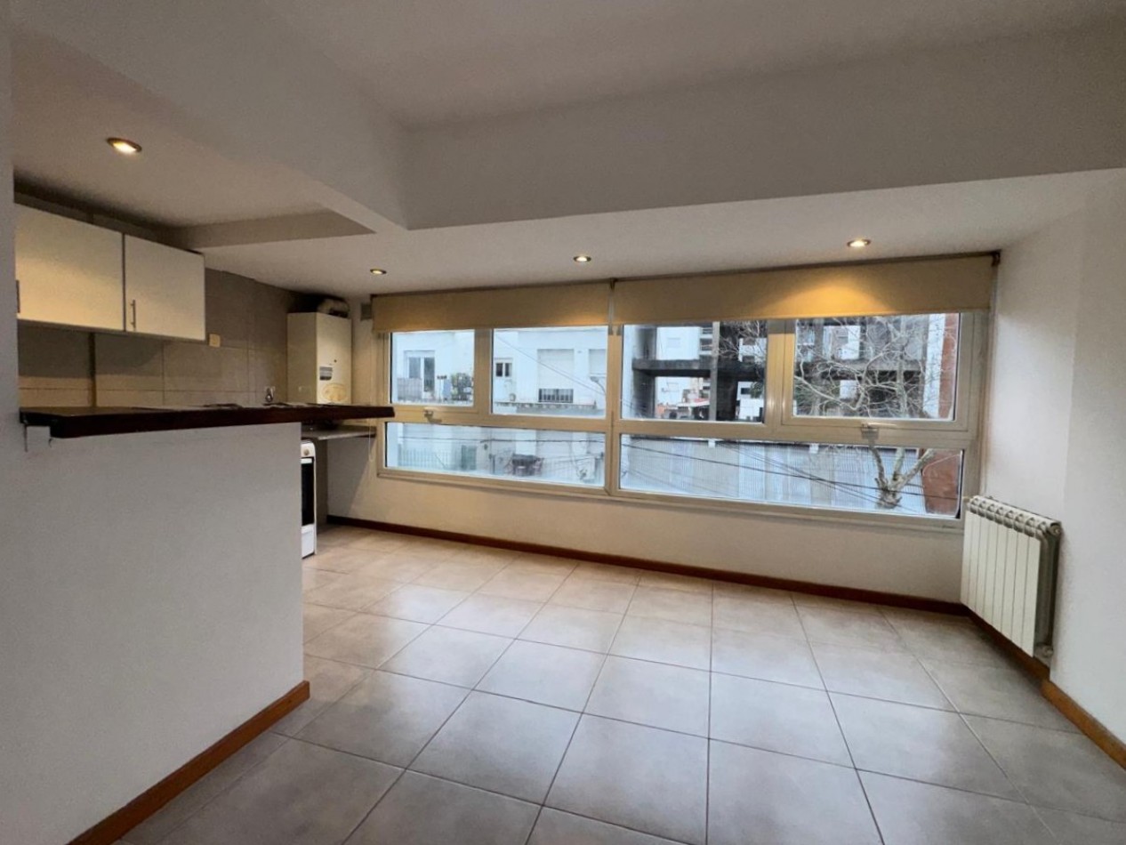 Zona Aldrey - Las Heras 2960 - Alquiler Ambiente y medio, dividido - A la calle