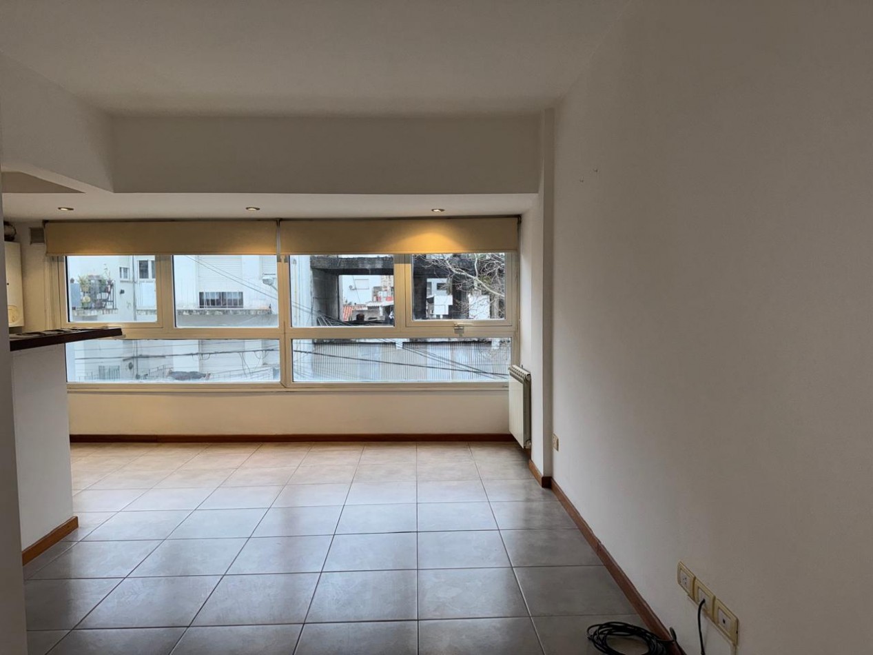 Zona Aldrey - Las Heras 2960 - Alquiler Ambiente y medio, dividido - A la calle
