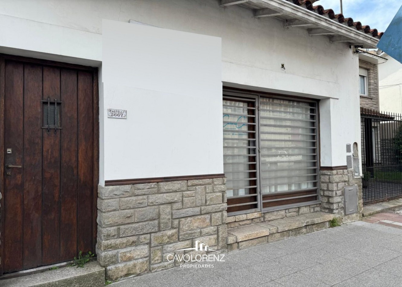 Castelli 2667 - PH de tres ambientes y local al frente