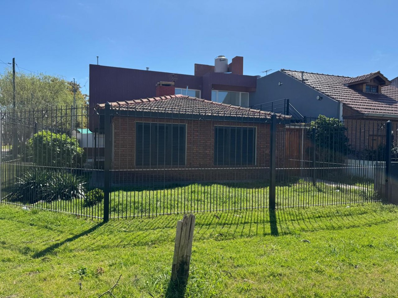Alquiler - Benito Lynch 1609 - Hermoso PH de 2 amb. en esquina con garaje y patio