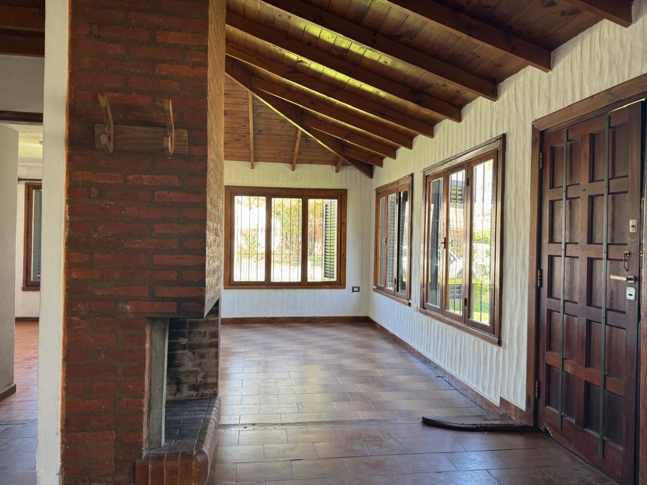 Alquiler - Benito Lynch 1609 - Hermoso PH de 2 amb. en esquina con garaje y patio