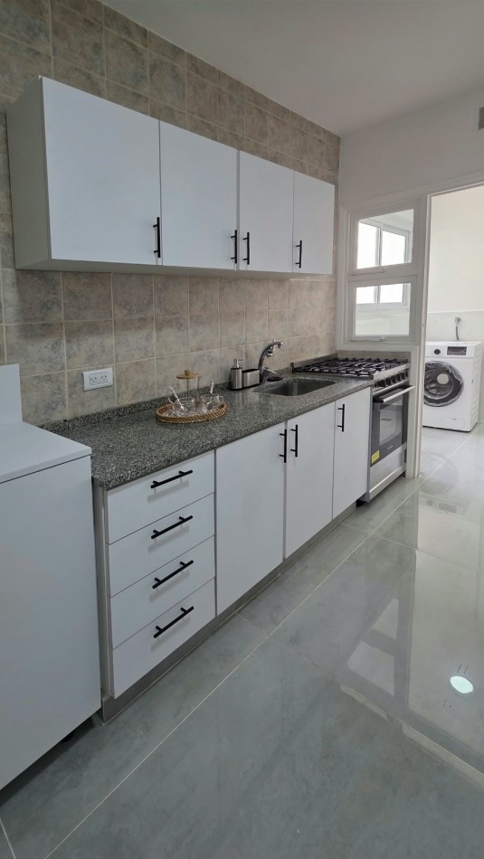 Entre Rios 2050 - Departamento 2 Amb. al Frente con dependencia y Balcon con vista lateral al mar 