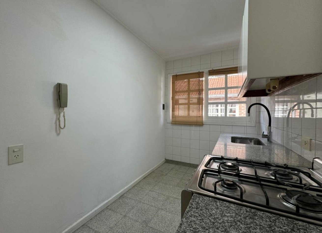 San Lorenzo 1358 - Alquiler de departamento tres ambientes con cochera