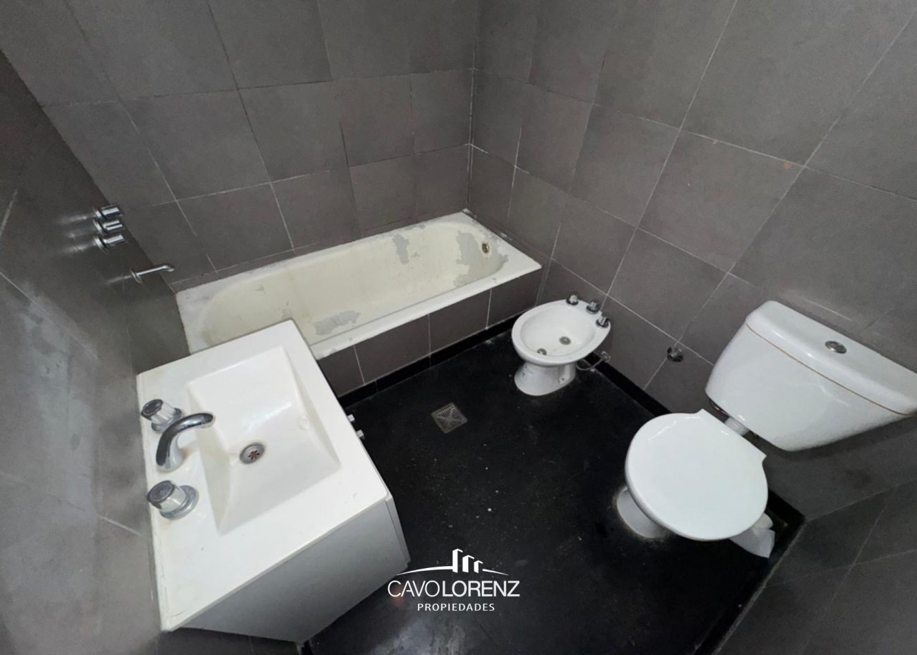 Chauvin - Santa Fe 3890, esquina Formosa - Propiedad en block - Vivienda mas 2 locales