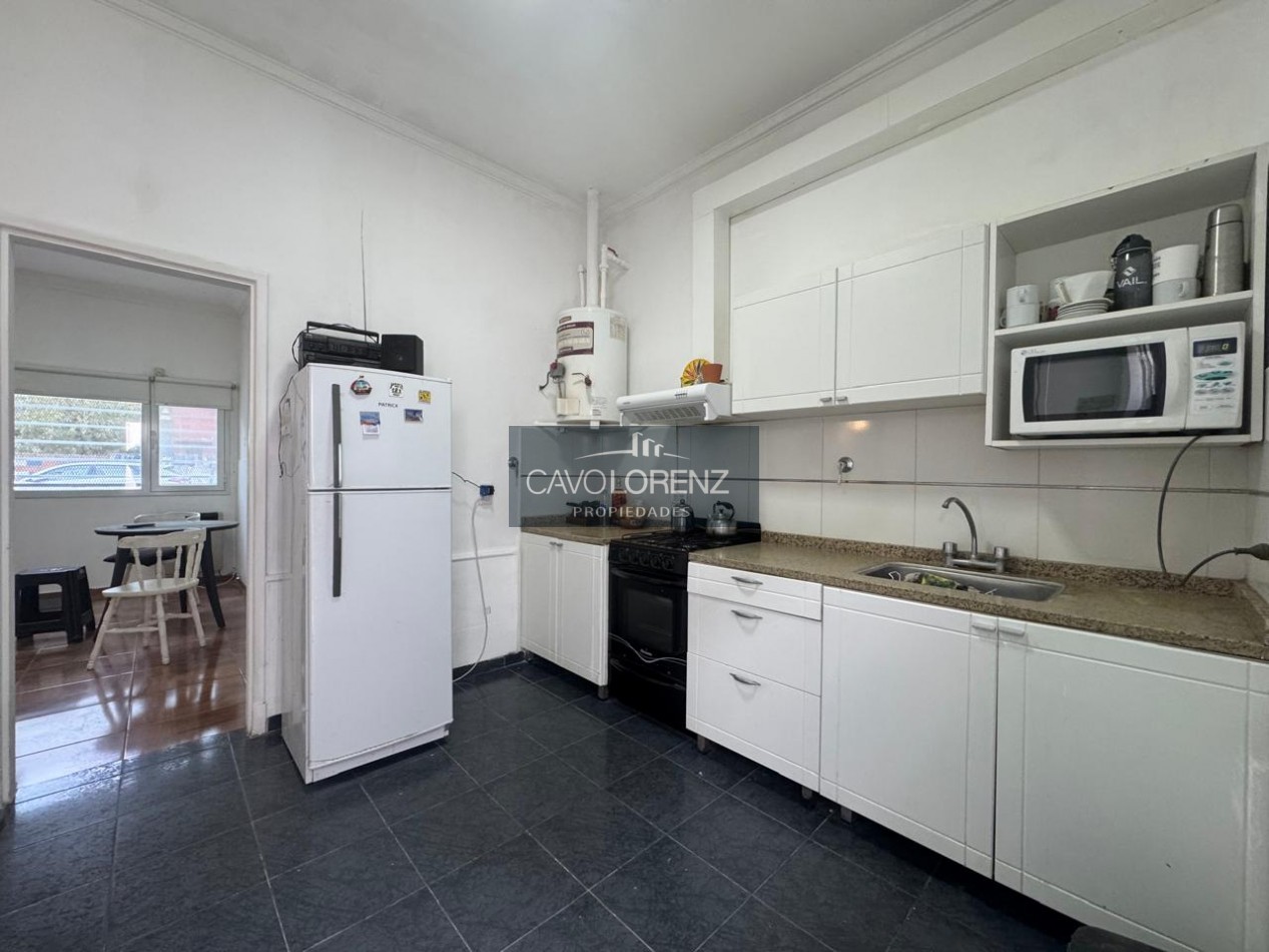Alquiler -Victoriano montes 2584-  Local comercial mas vivienda de tres ambientes