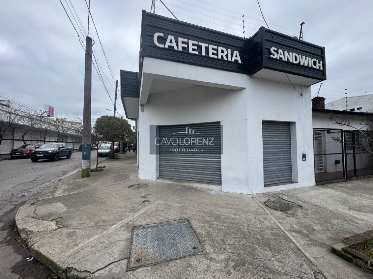 Alquiler -Victoriano montes 2584-  Local comercial mas vivienda de tres ambientes