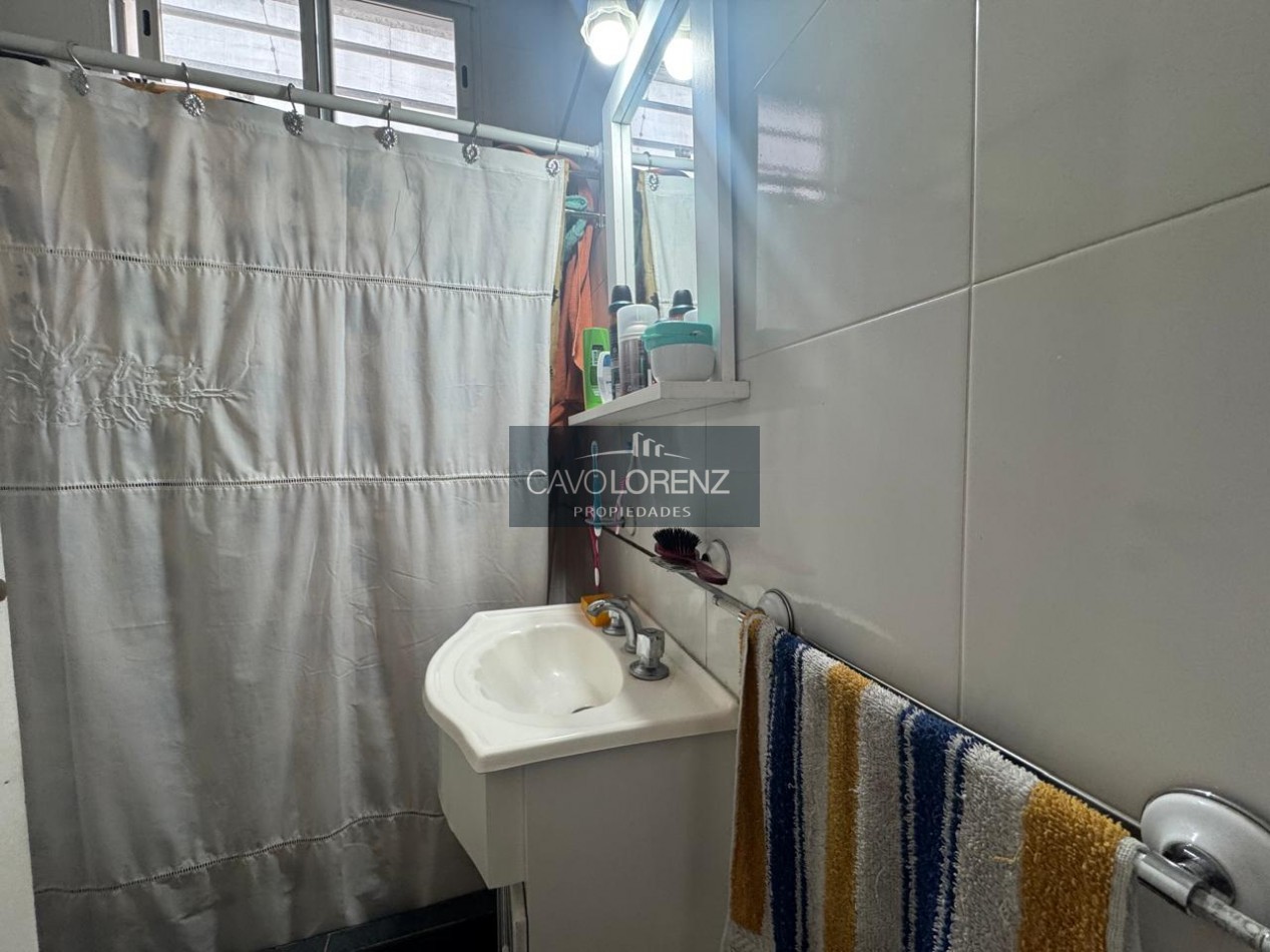 Alquiler -Victoriano montes 2584-  Local comercial mas vivienda de tres ambientes