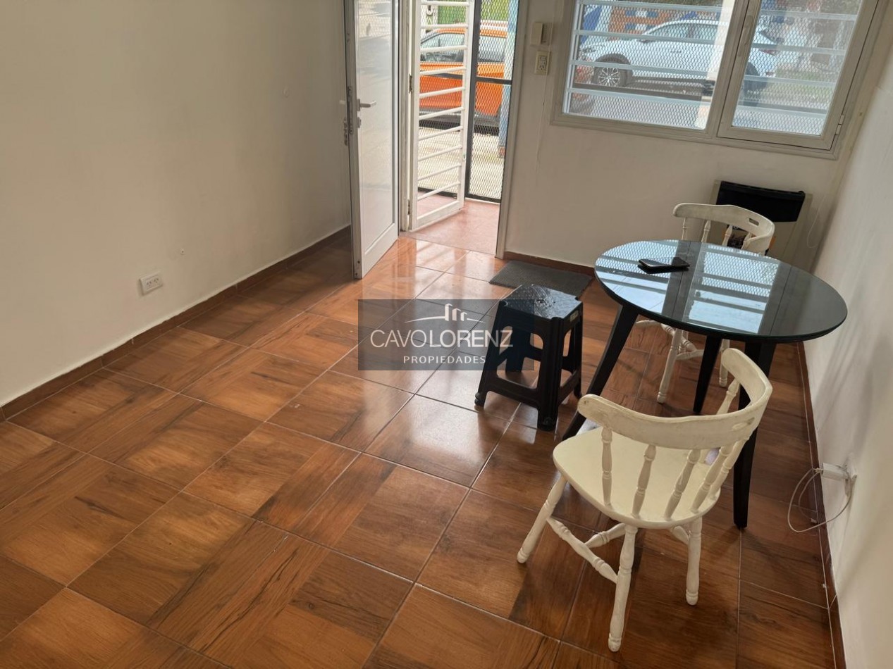 Alquiler -Victoriano montes 2584-  Local comercial mas vivienda de tres ambientes