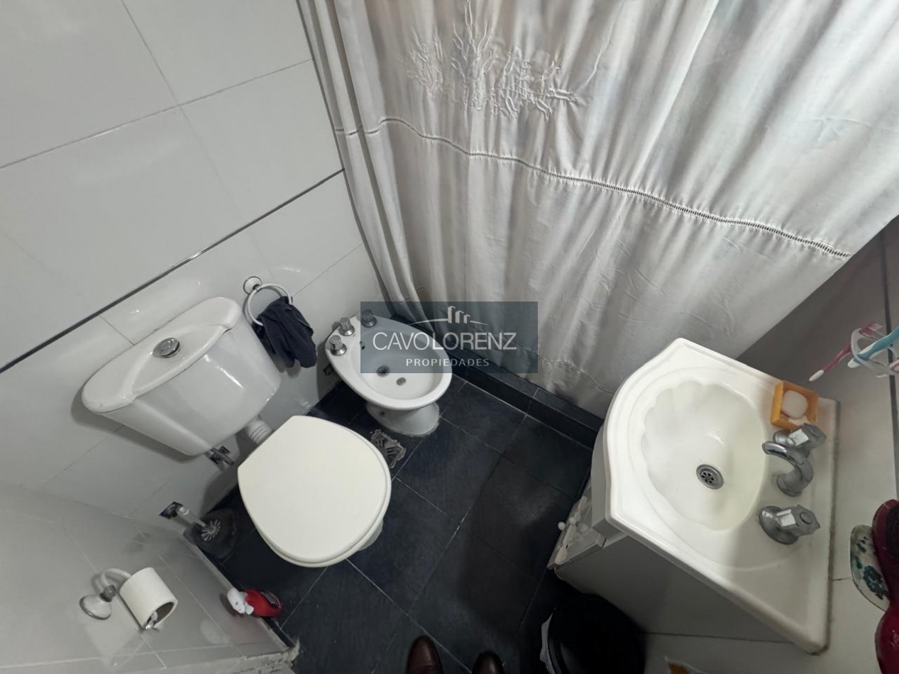 Alquiler -Victoriano montes 2584-  Local comercial mas vivienda de tres ambientes
