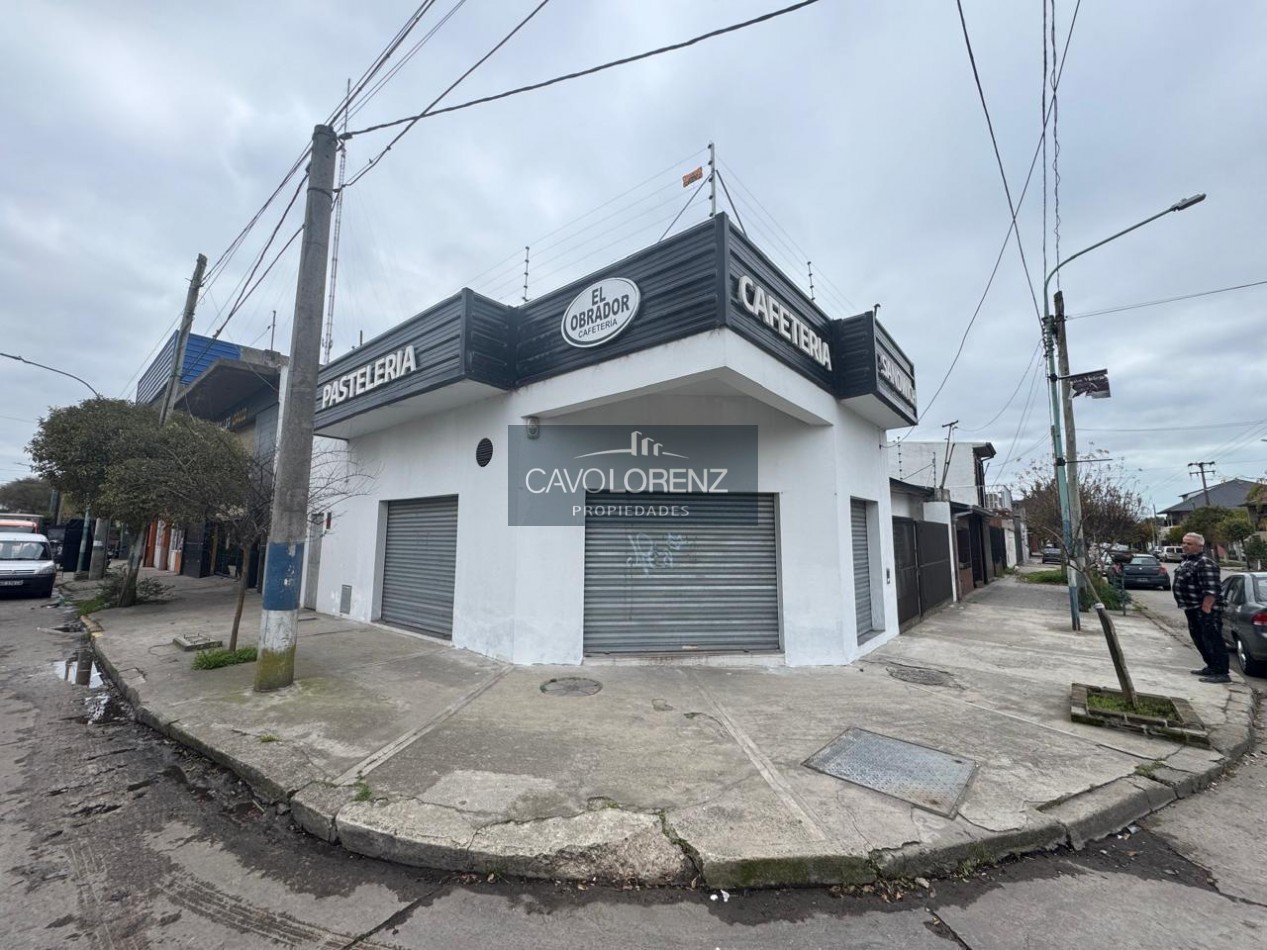 Alquiler -Victoriano montes 2584-  Local comercial mas vivienda de tres ambientes