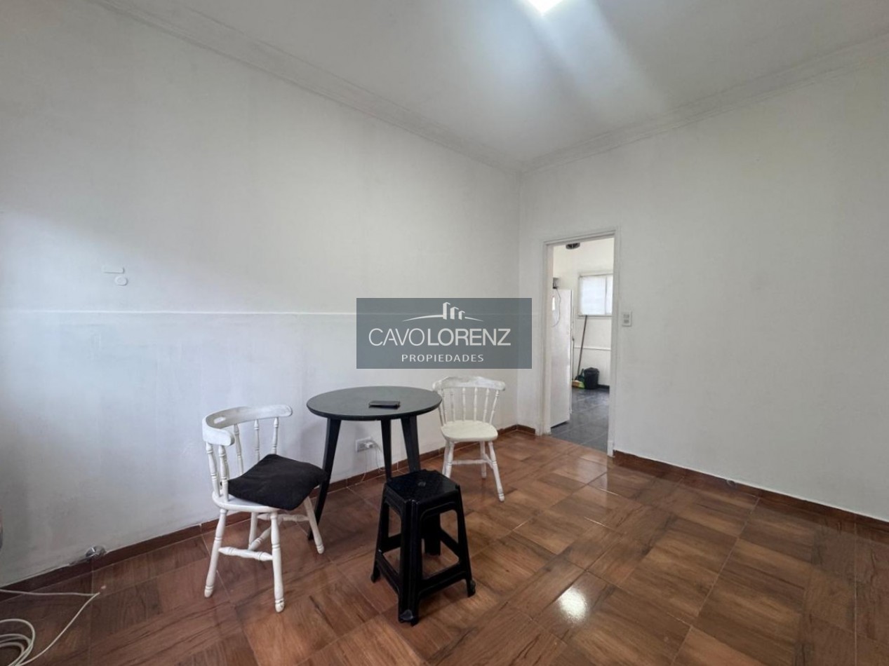Alquiler -Victoriano montes 2584-  Local comercial mas vivienda de tres ambientes