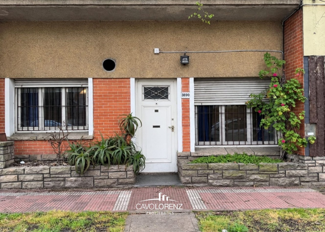 Chauvin - Santa Fe 3890, esquina Formosa - Propiedad en block - Vivienda mas 2 locales