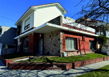San Jose -Dorrego 3609 - Chalet 5 ambientes con garaje y terraza