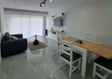 Entre Rios 2050 - Departamento 2 Amb. al Frente con dependencia y Balcon con vista lateral al mar 